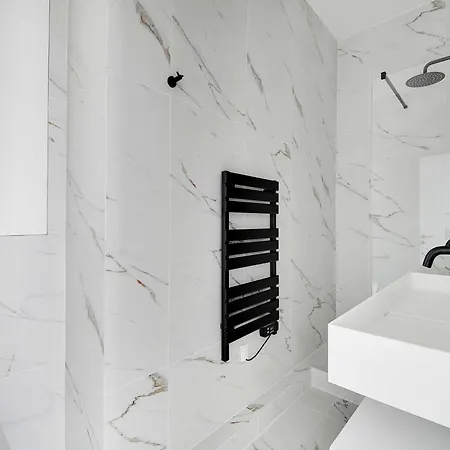 Modern Apartment In Sainte Marguerite Parigi
